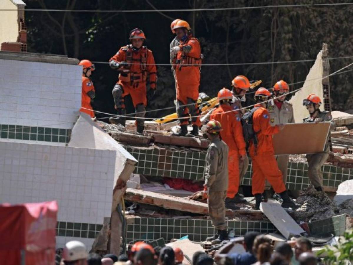 Al menos dos muertos en derrumbe de edificios en favela de Río de Janeiro