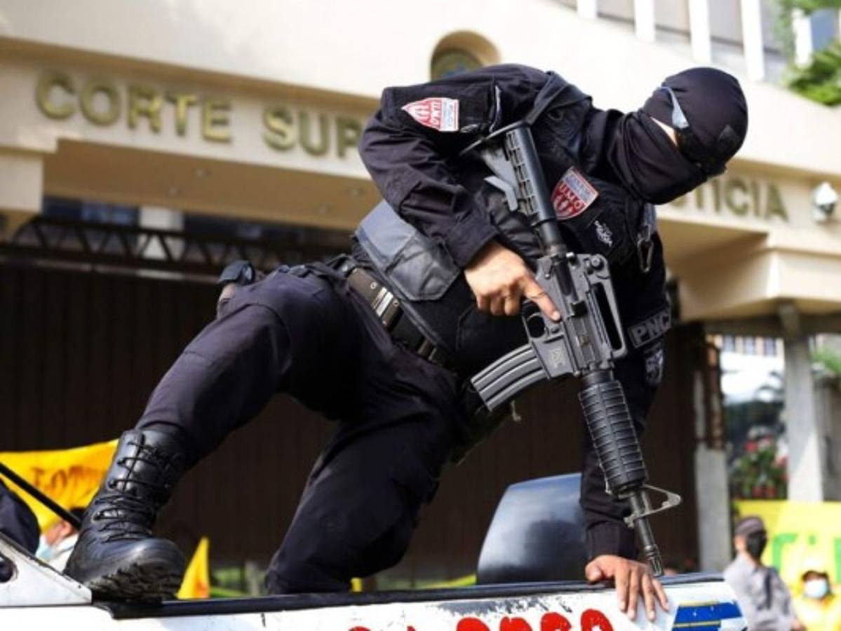 El Salvador: encuentran diez cadáveres en casa de expolicía  