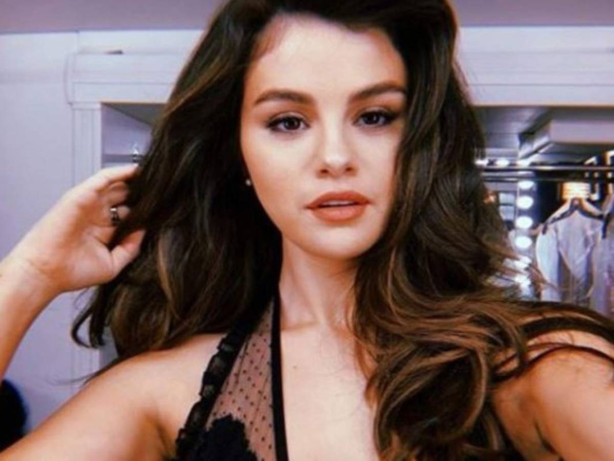 Selena Gómez impacta al mostrar su cicatriz de trasplante de riñón
