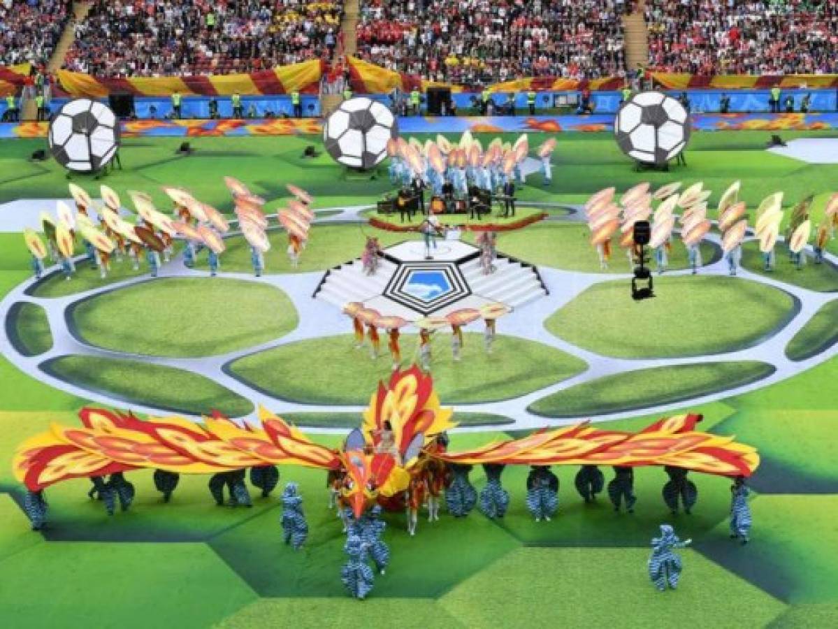 Un evento corto, pero colorido fue el inicio del Mundial de Rusia 2018.