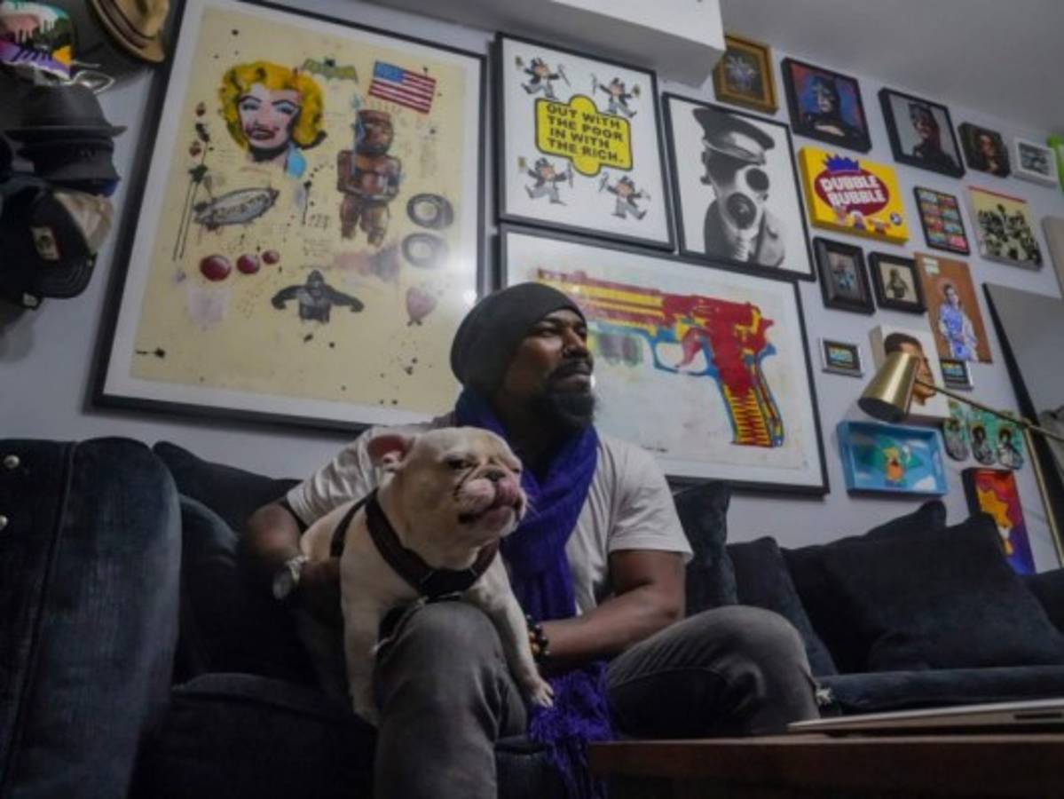 Pandemia: Pintor solidario compra obras de otros artistas