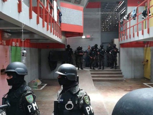 Realizan fuertes operativos en las cárceles El Pozo y La Tolva