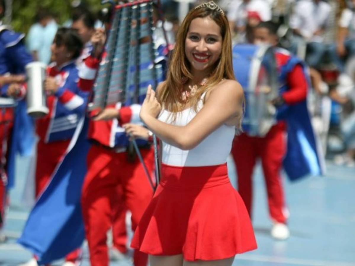 La competencia de las bandas cautiva con belleza y ritmo juvenil