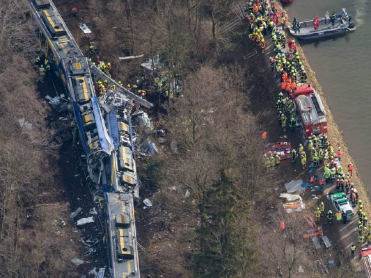 Alemania: Al menos nueve muertos, 150 heridos en choque trenes