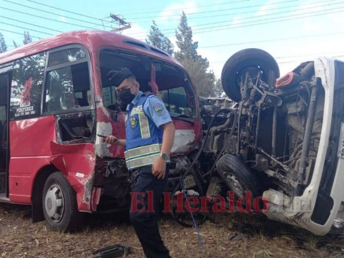 VIDEO: Así fue el impactante choque entre bus y camión en el anillo periférico