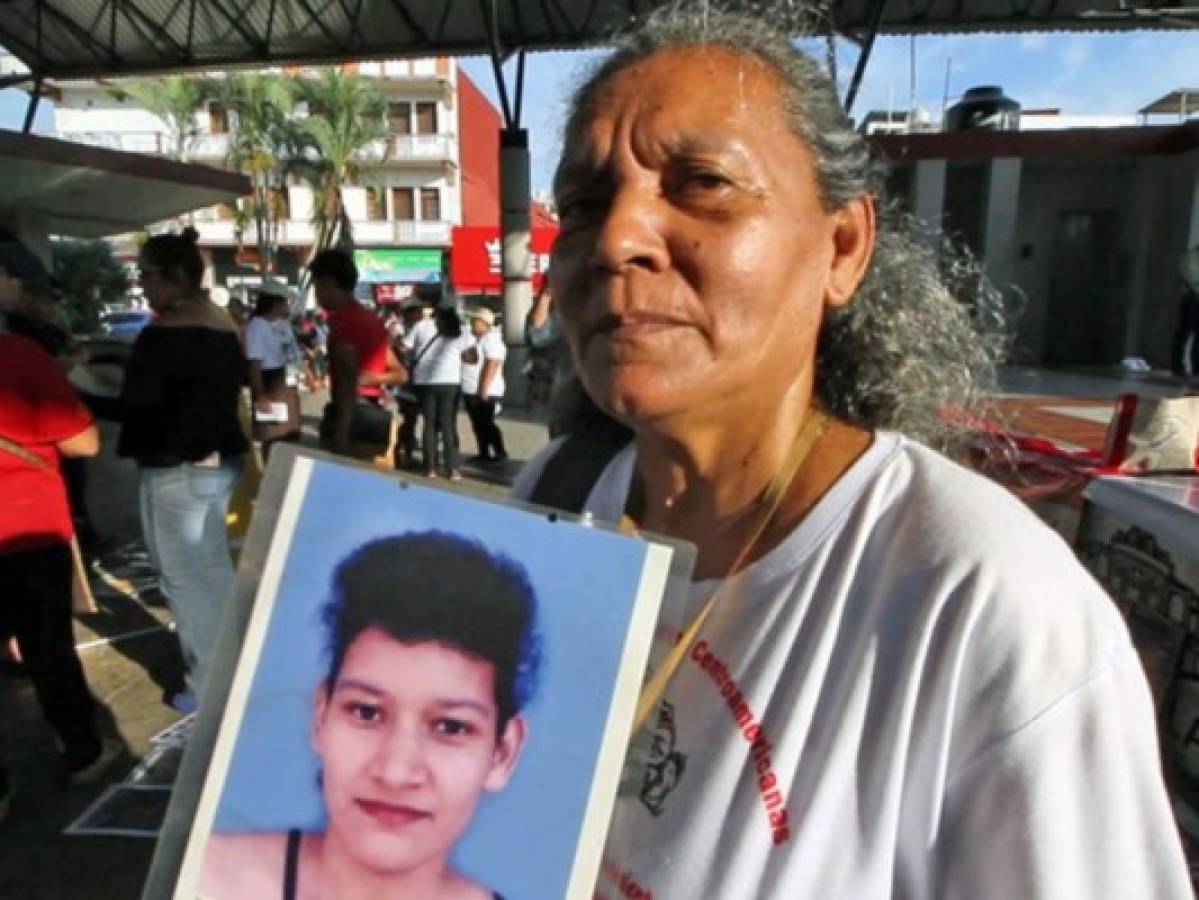 VÍDEO: Madre hondureña se reencuentra con su hija después de 14 años