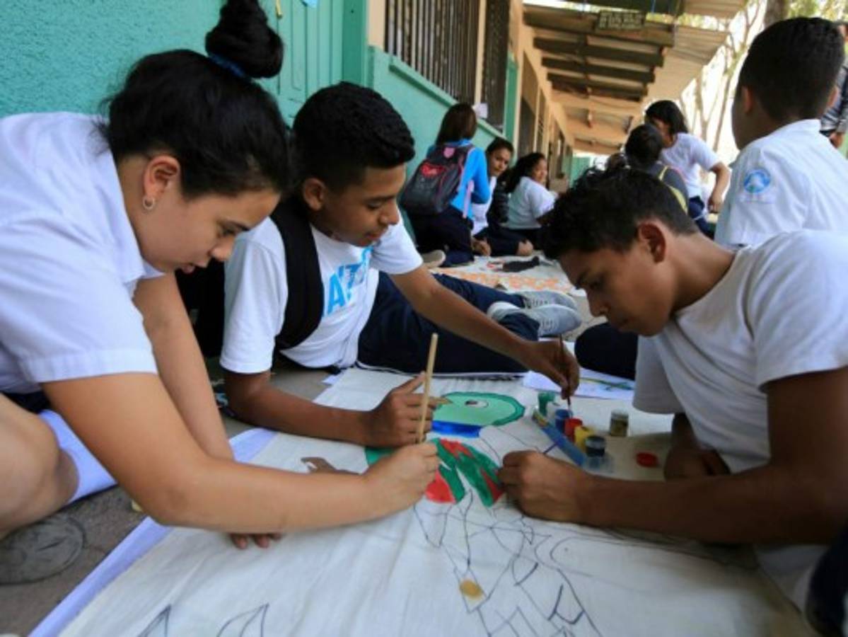 Más de 6,000 niños buscan alcanzar la medalla verde en la capital