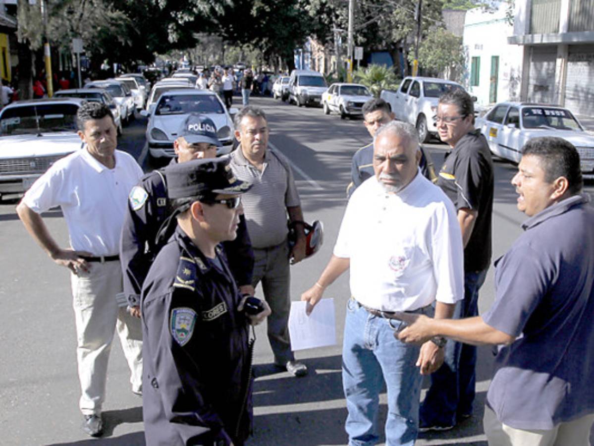 Taxistas exigen subsidio de 200 lempiras diarios