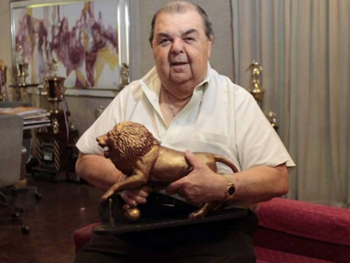 Rafael Ferrari hace oficial el traspaso del 'Choco' Lozano al Barcelona B