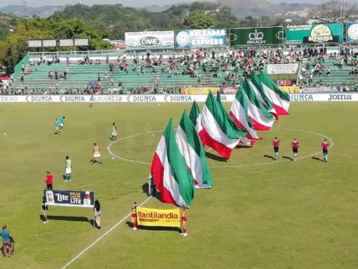 Momentos antes de que comenzara el partido en el Estadio Yankel Rosenthal. (Foto: Edwin Romero / EL HERALDO)
