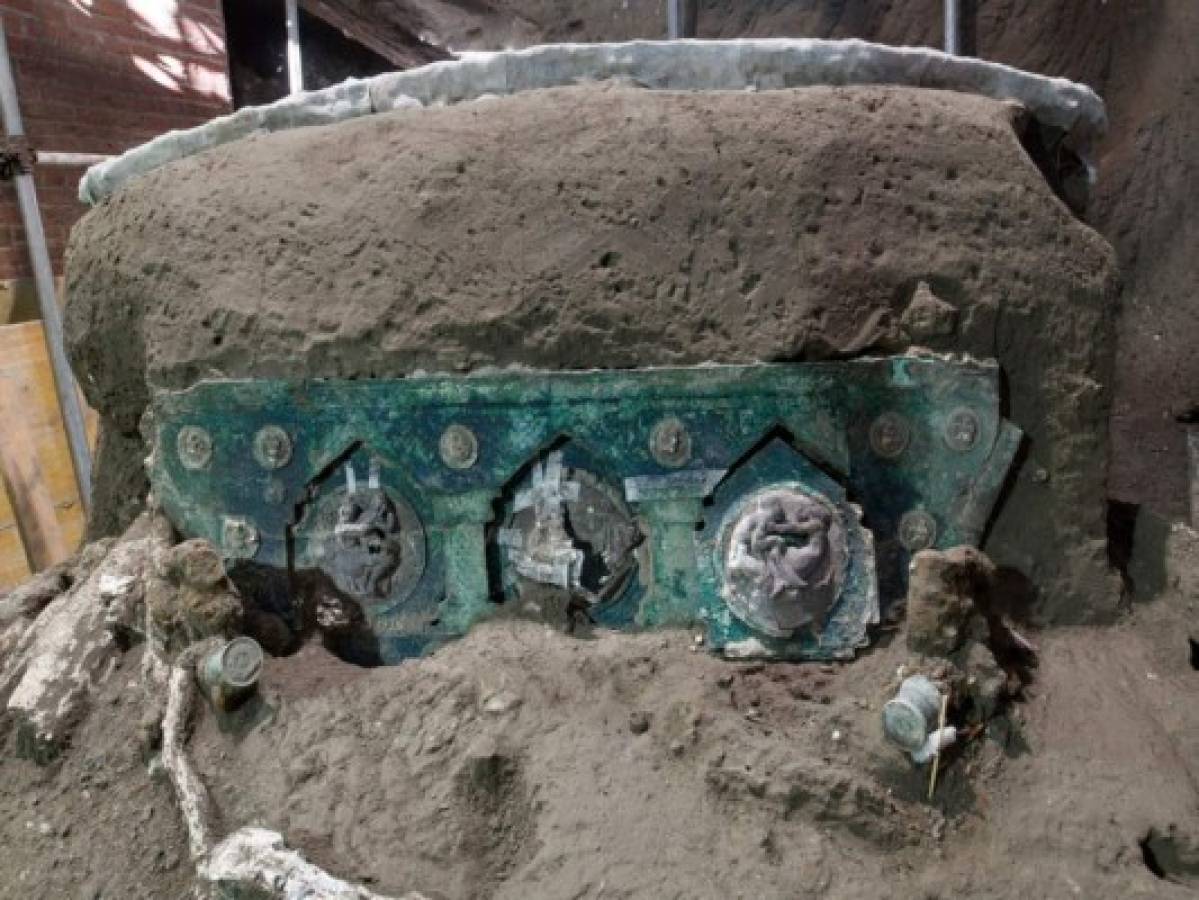 Hallan importante carro ceremonial cerca de Pompeya