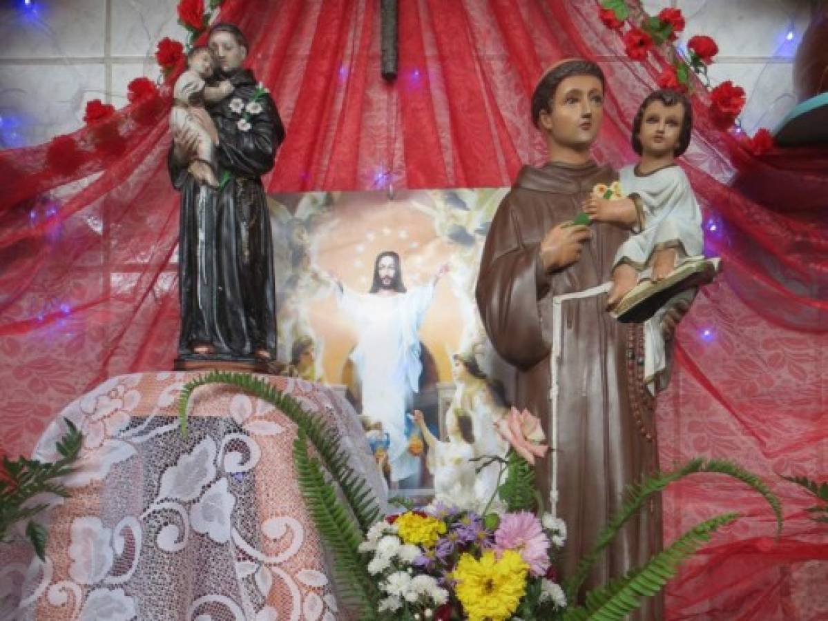 ¿Cuáles son los santos más venerados en los municipios de Honduras?