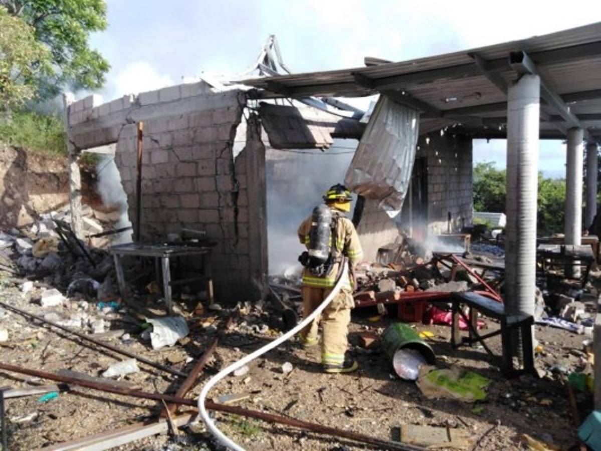 Explosión en cohetería deja cuatro personas con quemaduras en La Paz