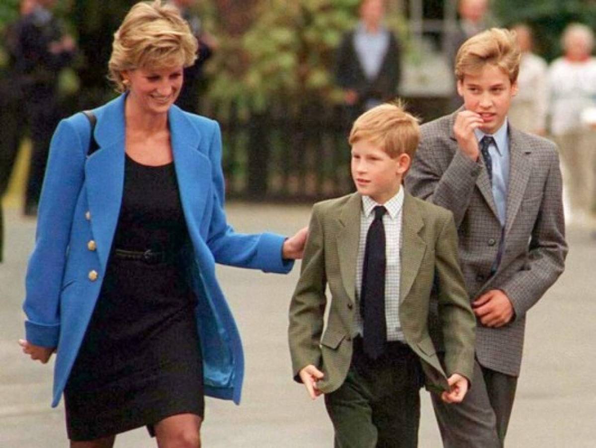 Príncipe Harry confiesa cómo sufrió con la muerte de su madre, la princesa Diana