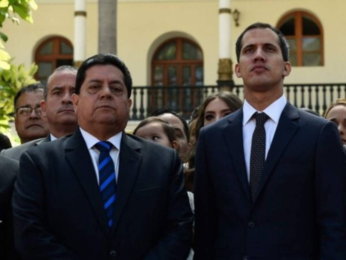 Contraataque oficialista tras rebelión contra Maduro deja un diputado preso y dos refugiados