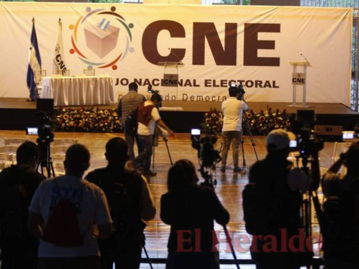 Todo listo en el Instituto Central para dar inicio a la fiesta democrática (FOTOS)