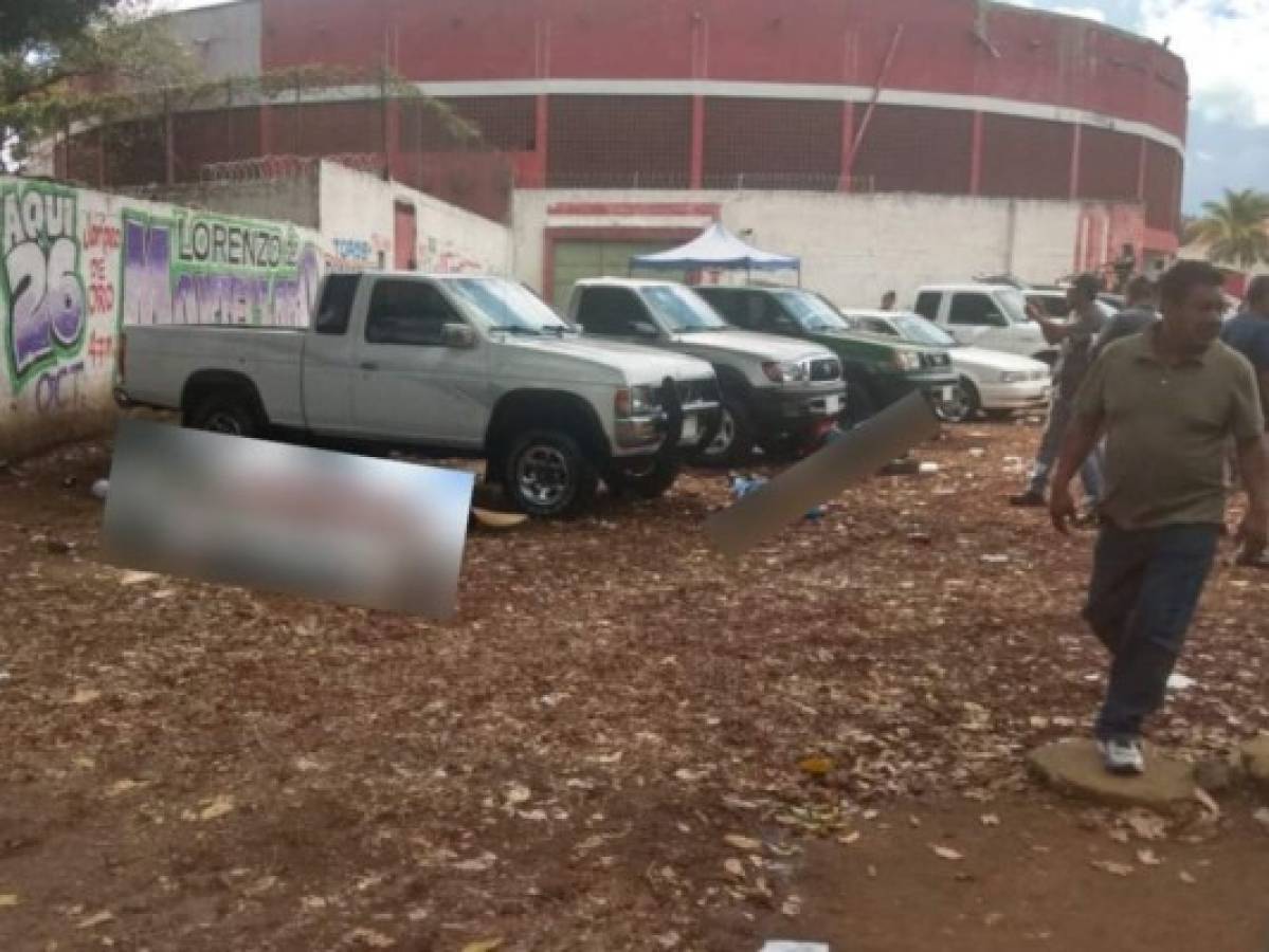 Comando asesina a cinco personas en mercado de automóviles en México