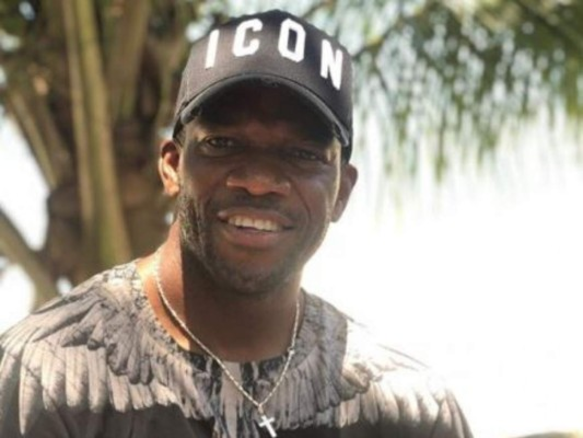 David Suazo presume 'colores' de equipos que lo hicieron brillar