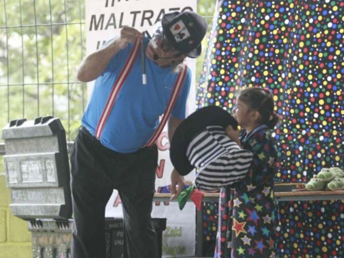 Con magia solidaria inicia la colecta de juguetes para arrancar sonrisas