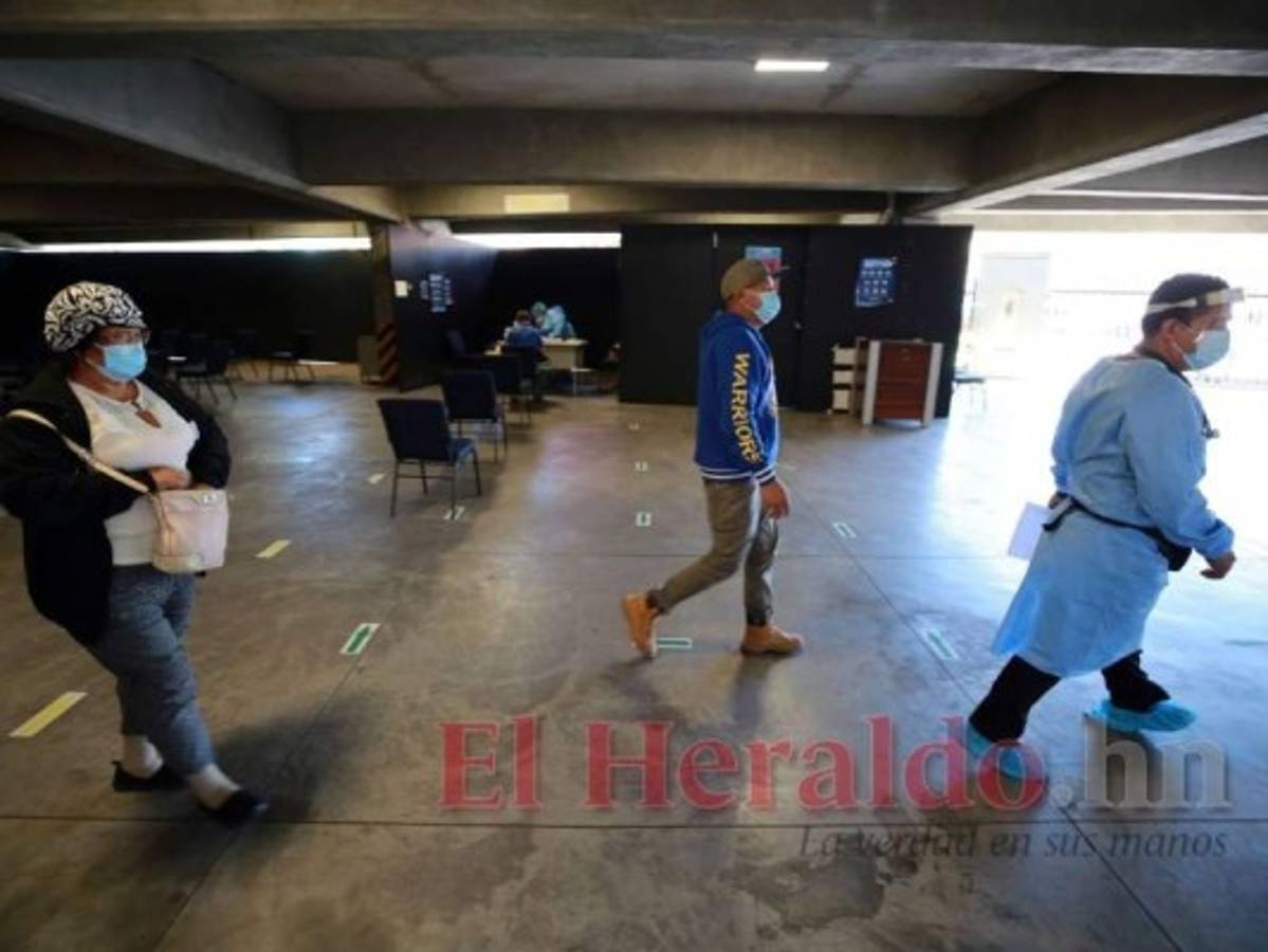 Aunque las salas de espera lucen vacías en los centros de atención temprana, hay pacientes que aún buscan consulta. Foto: David Romero/El Heraldo