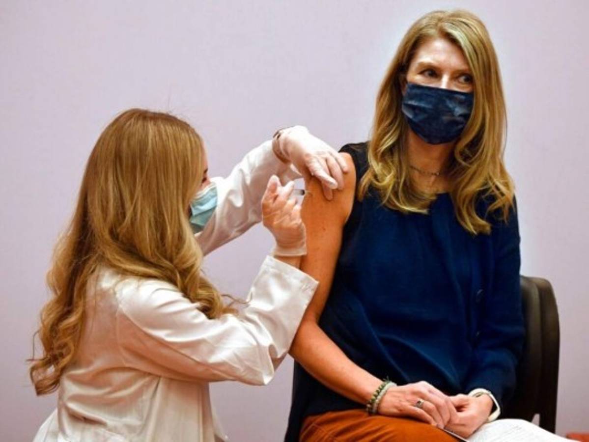 EEUU: Quienes hayan recibido las dos vacunas anticovid pueden reunirse entre sí