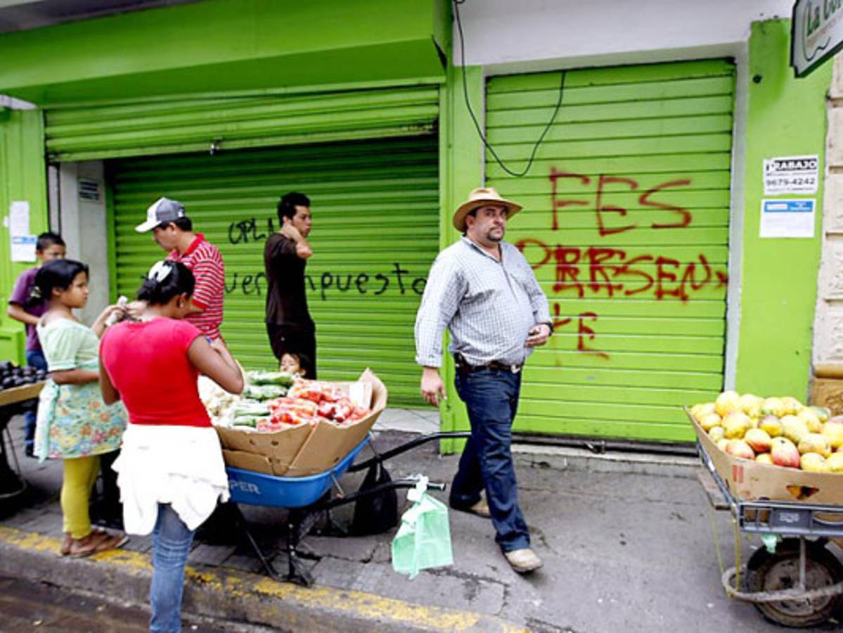 'Mel' Zelaya a favor de grafitis en sitios públicos