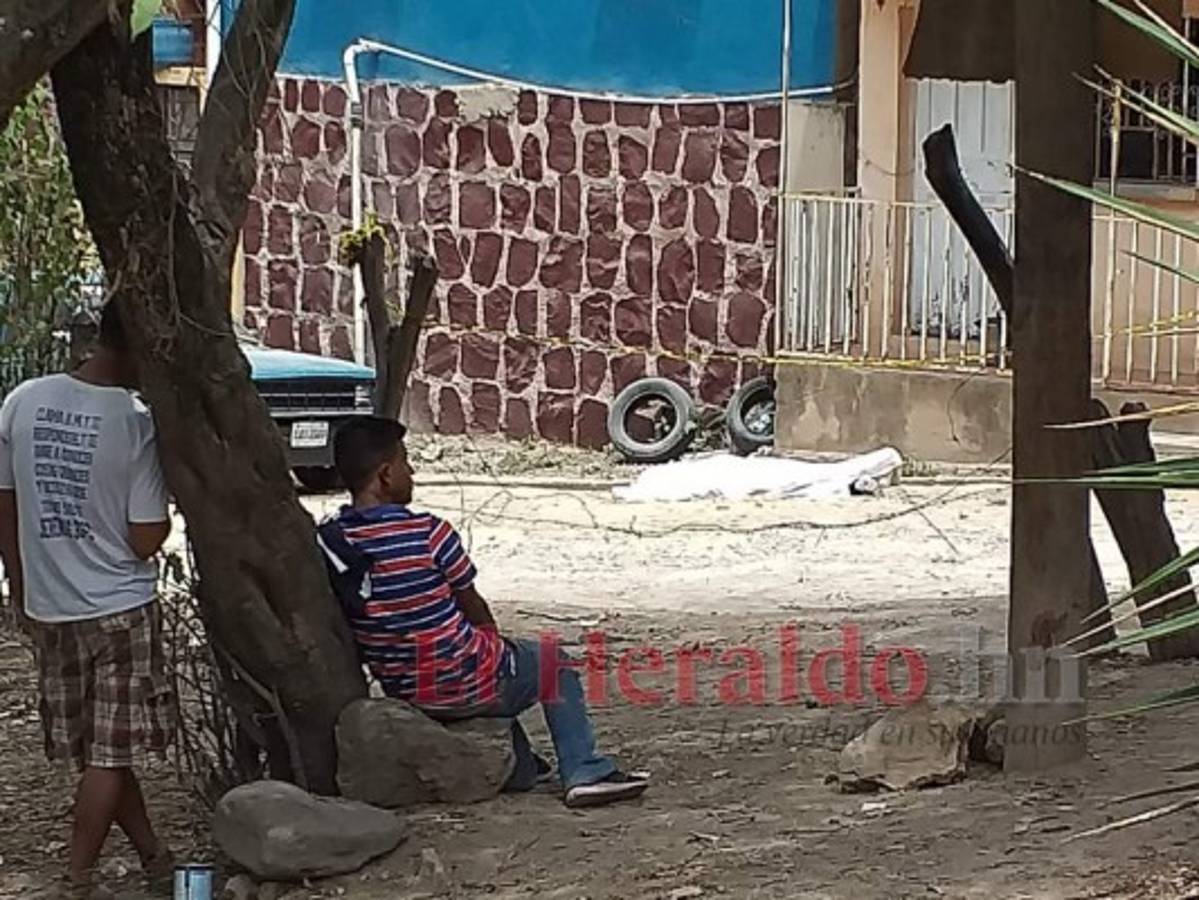 Según versiones preliminares, Fernández fue atacado mientras esperaba transporte. Se desconoce la identidad del o de los sospechosos.