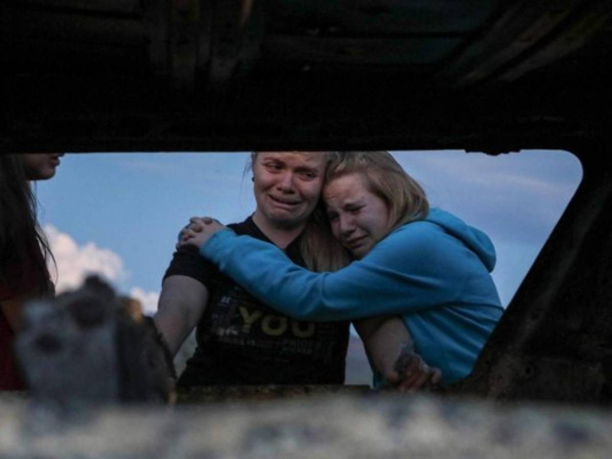 Entre el dolor y el enojo, comunidad mormona despide a familia LeBarón