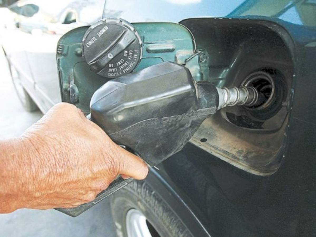 Vuelven las alzas a los precios de los combustibles en Honduras
