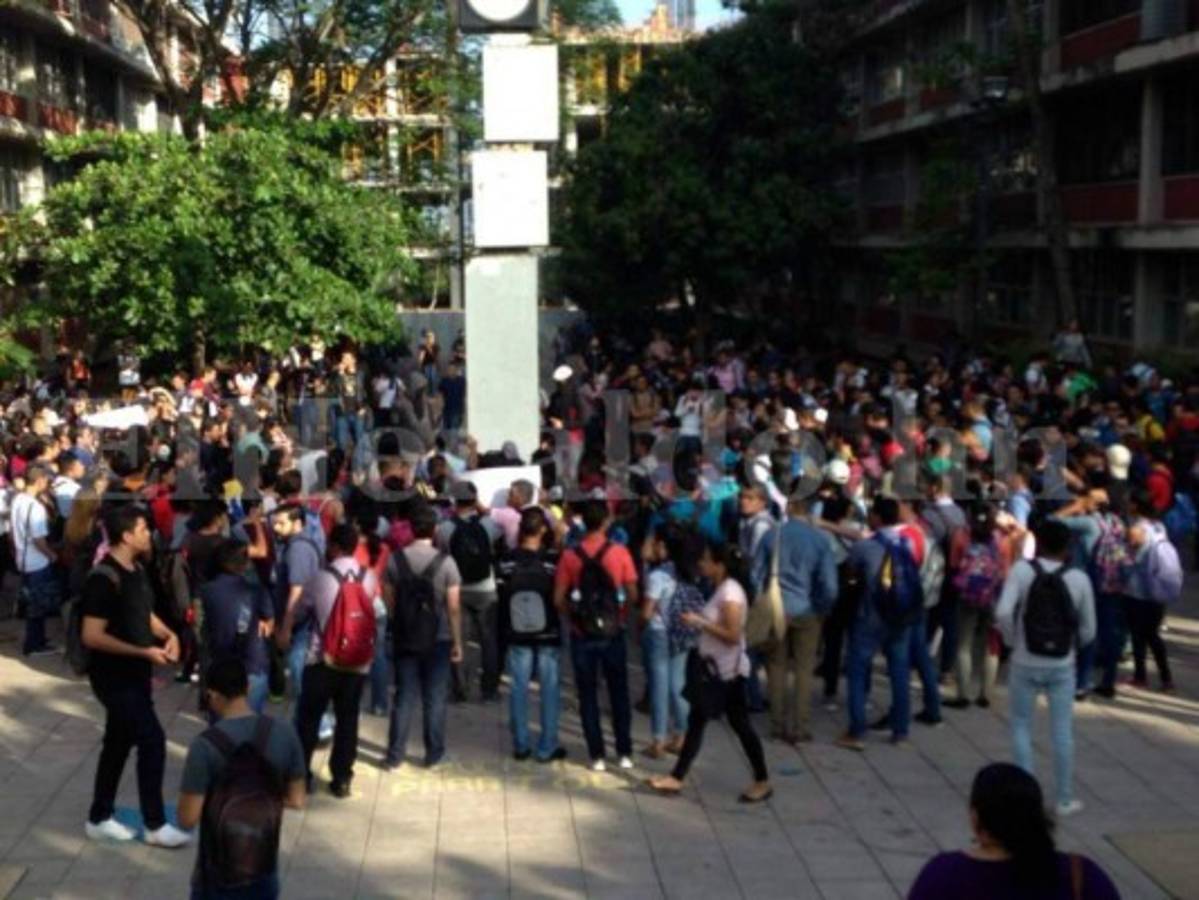 Realizan tomas en la Universidad Nacional Autónoma de Honduras a tres días de iniciado el periodo académico