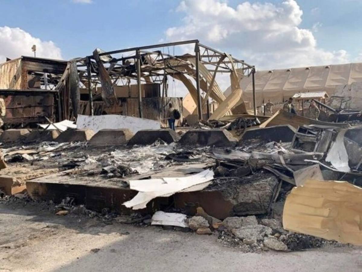 Soldados de EEUU retiran escombros de base tras ataque iraní