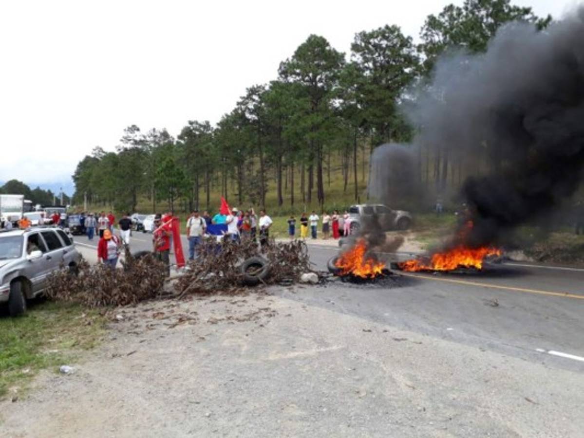 Simpatizantes de la Alianza crean caos y destrucción en varias zonas de Honduras     