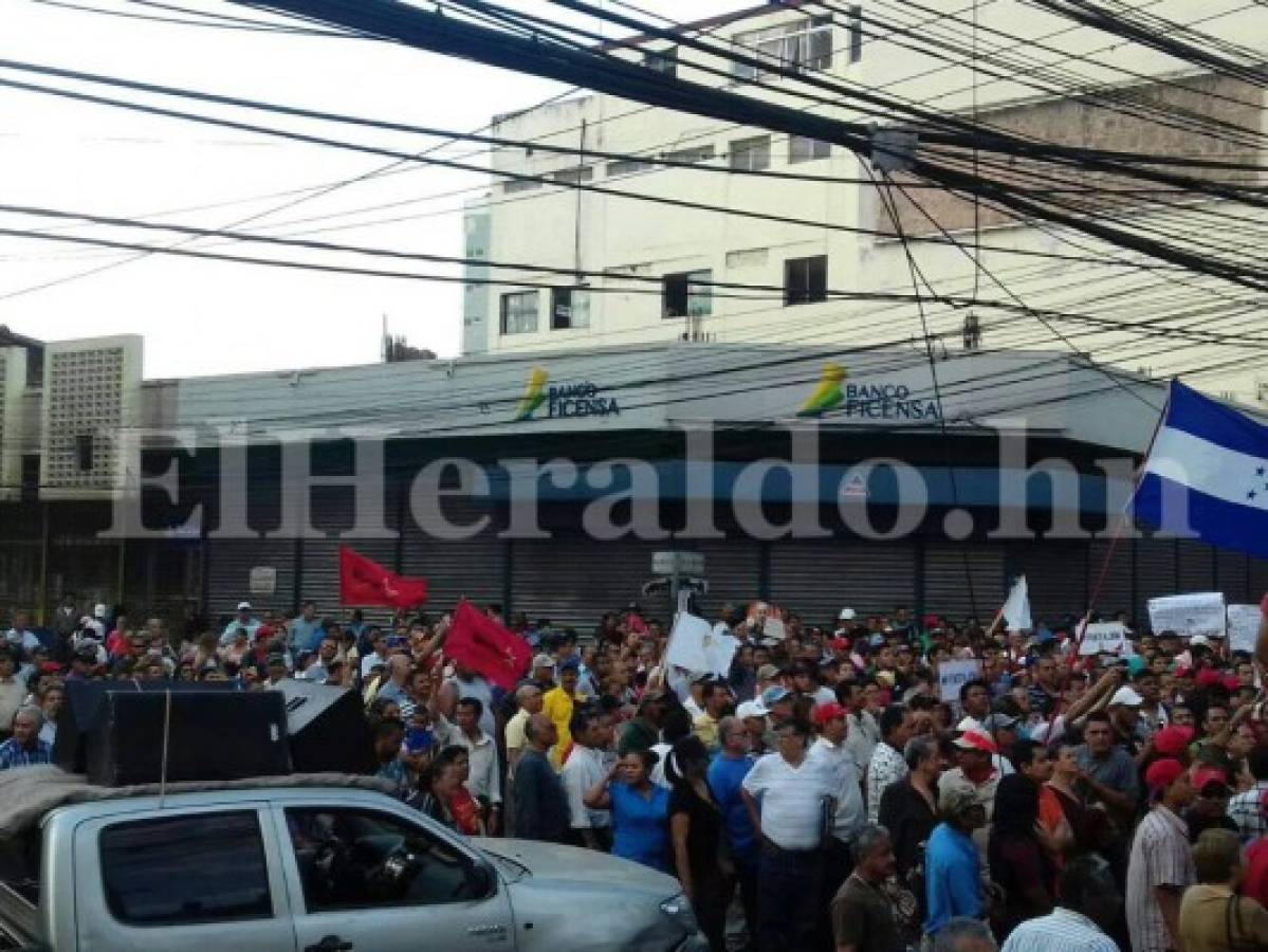 En los alrededores del Congreso Nacional se bloqueó el paso vehicular por la protesta (Foto: El Heraldo Honduras/ Noticias de Honduras)