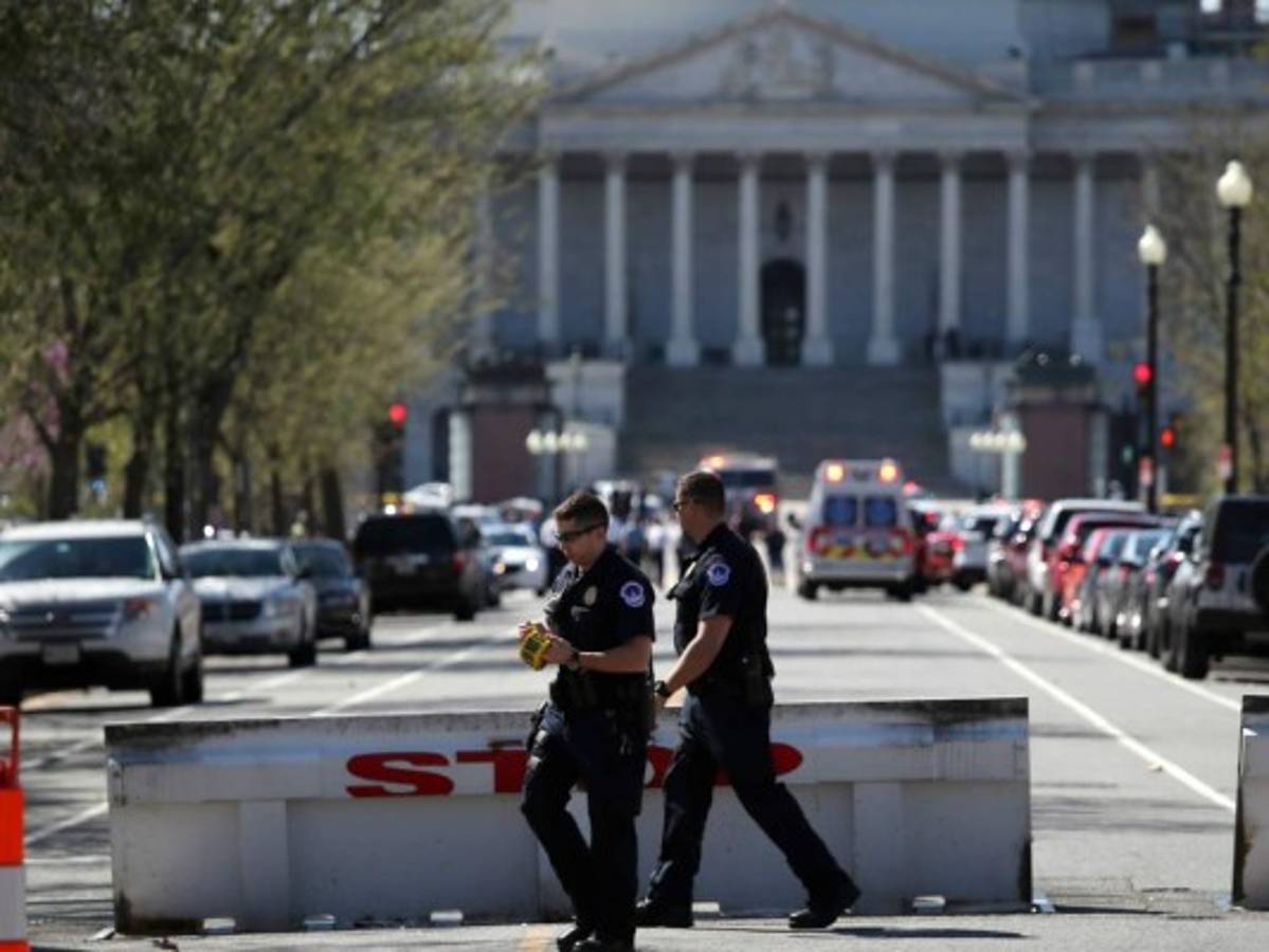 Policía hiere a hombre que sacó arma en Congreso de EEUU  
