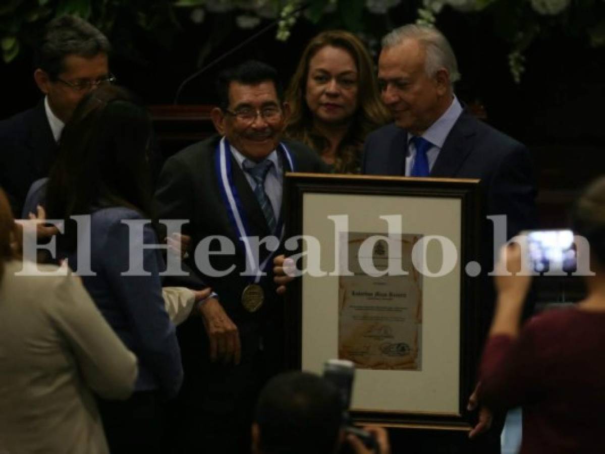 Honduras: Entregan reconocimientos a periodistas en el Congreso Nacional