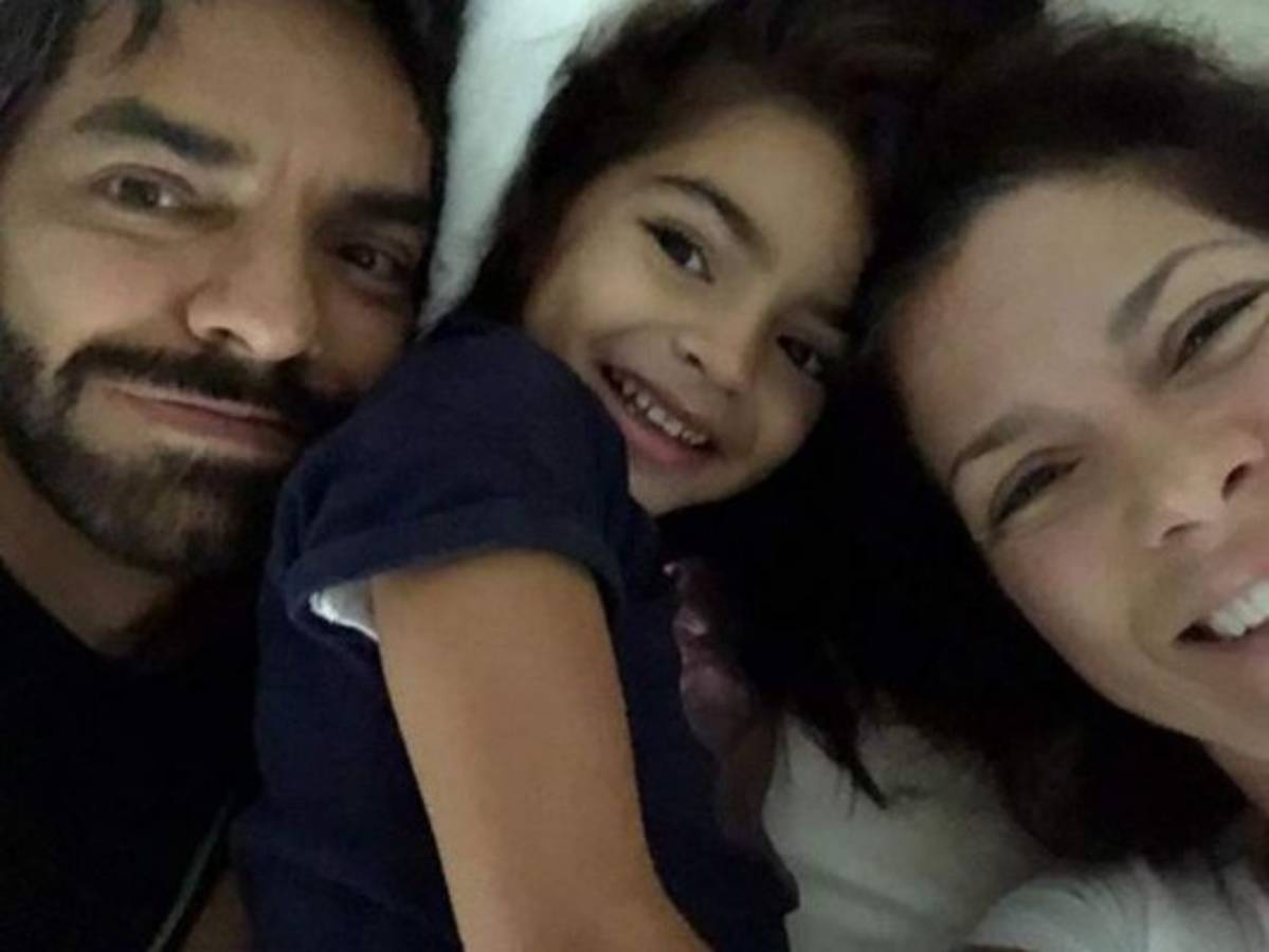 Con esta fotografía Alessandra agradeció por su cumpleaños junto a su familia. Foto: Instagram.