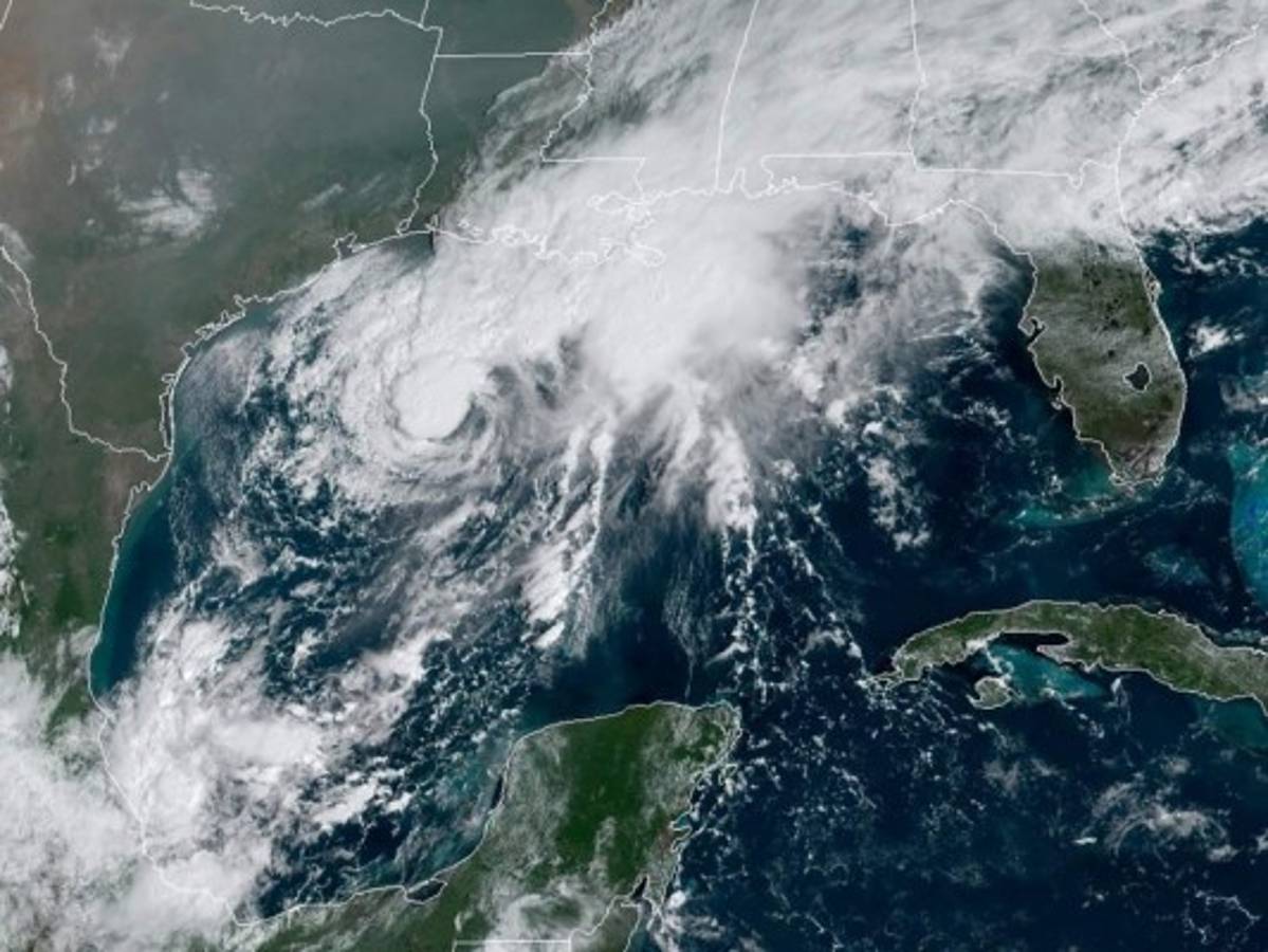 La tormenta tropical Beta avanza hacia Texas y Luisiana
