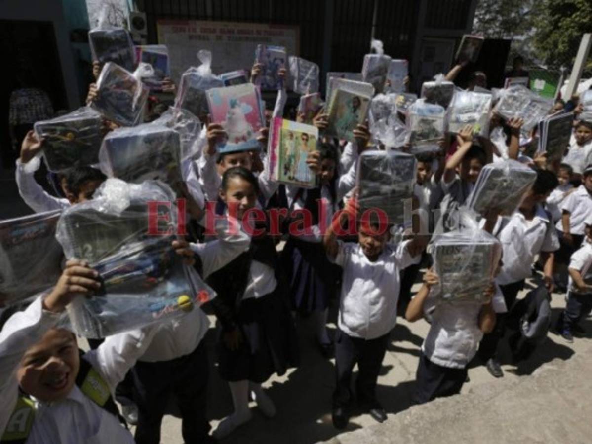 Cambiamos útiles por sonrisas en la Escuela Alma Rodas de Fiallos