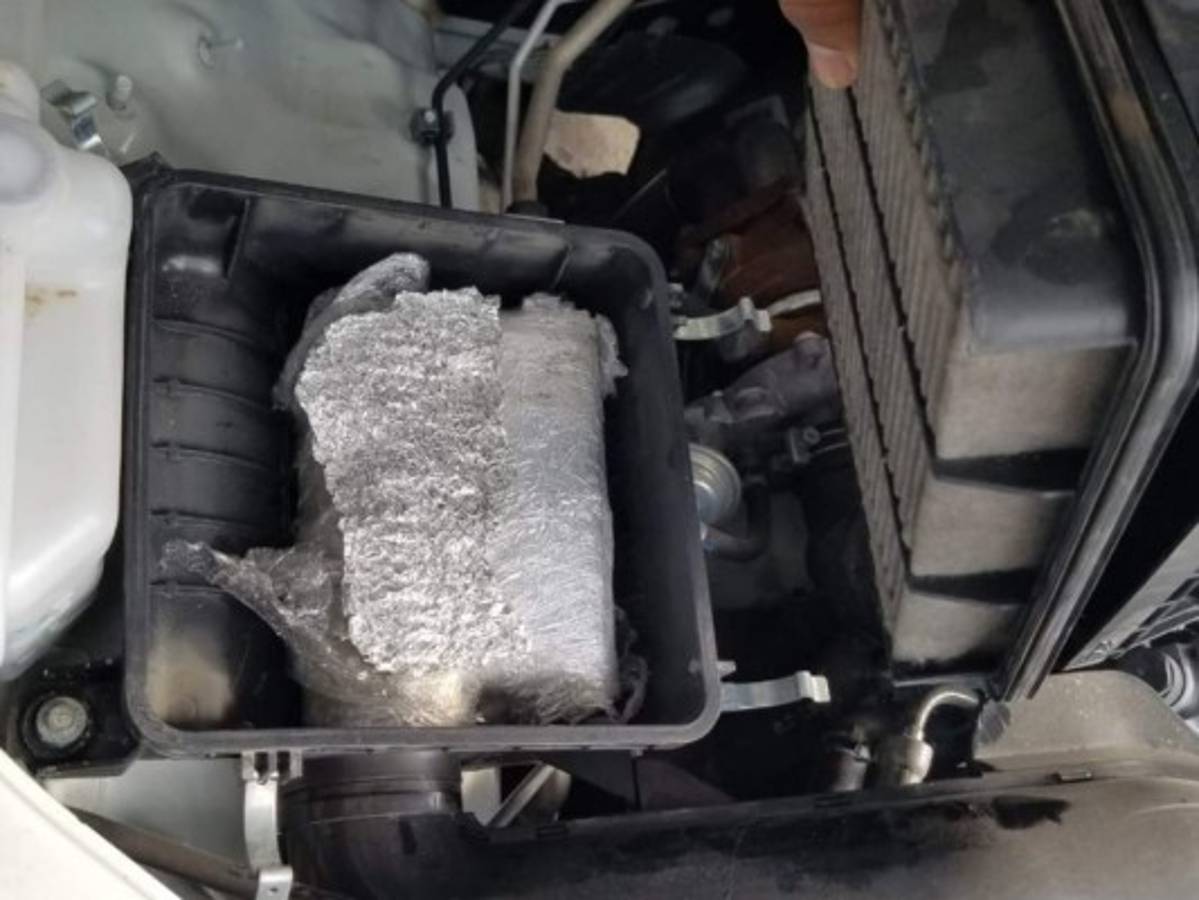 Agentes policiales encontraron tres paquetes en papel alumnio.