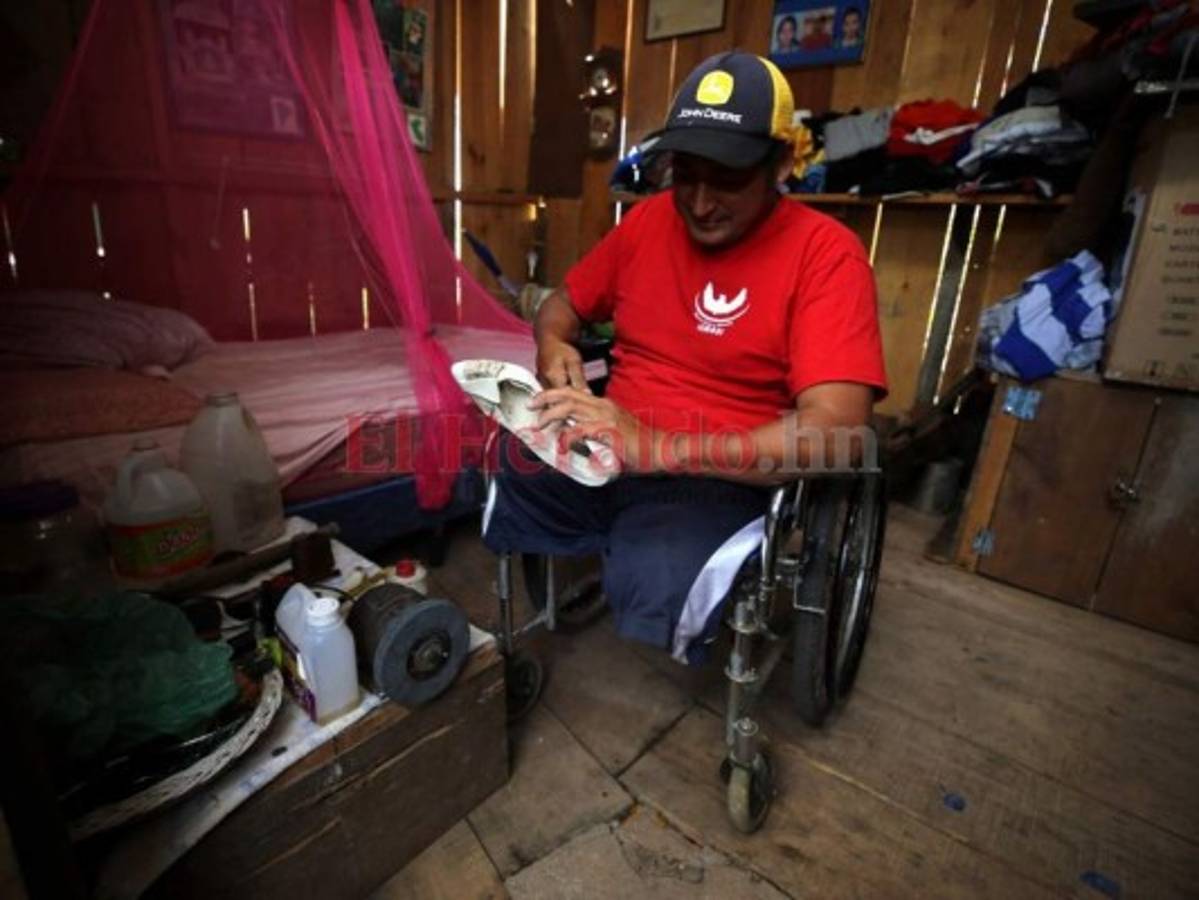 Zapatero en silla de ruedas: 'No me regale dinero, mejor deme trabajo”