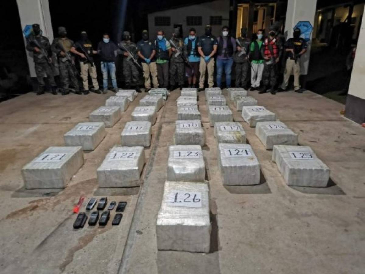 Incautan cargamento de cocaína en La Mosquitia; detienen a cuatro venezolanos y un colombiano