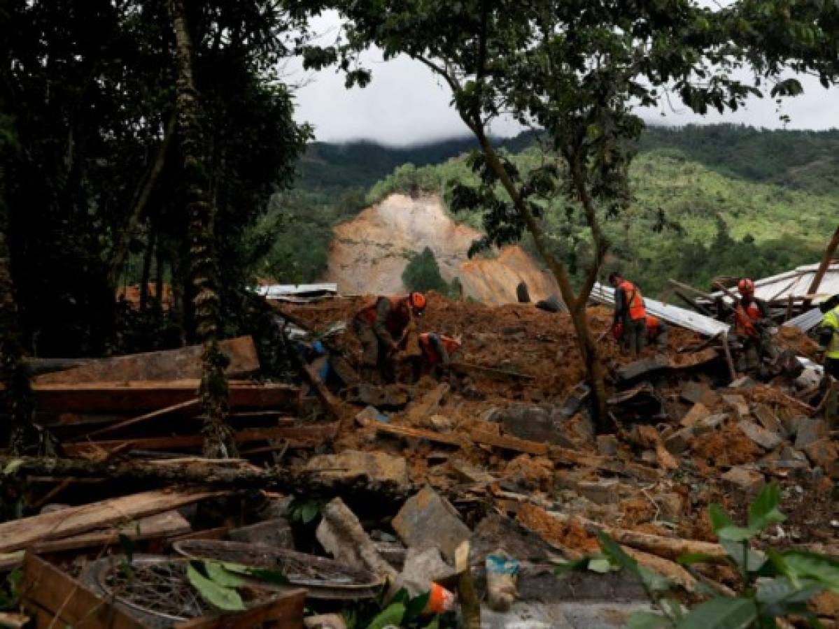 Eta llega a Cuba mientras Honduras y Guatemala buscan sobrevivientes