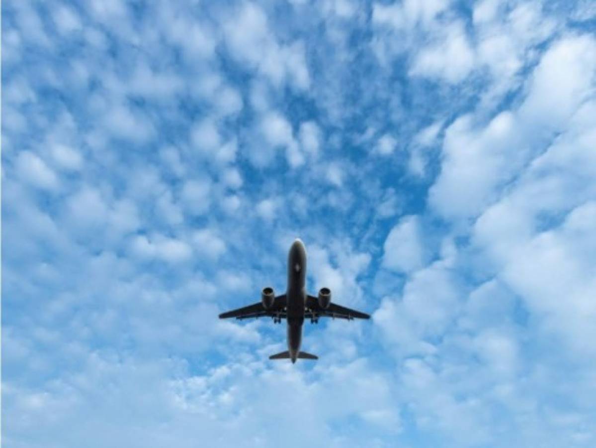 Hombre demanda a aerolíneas luego de lastimarse el meñique