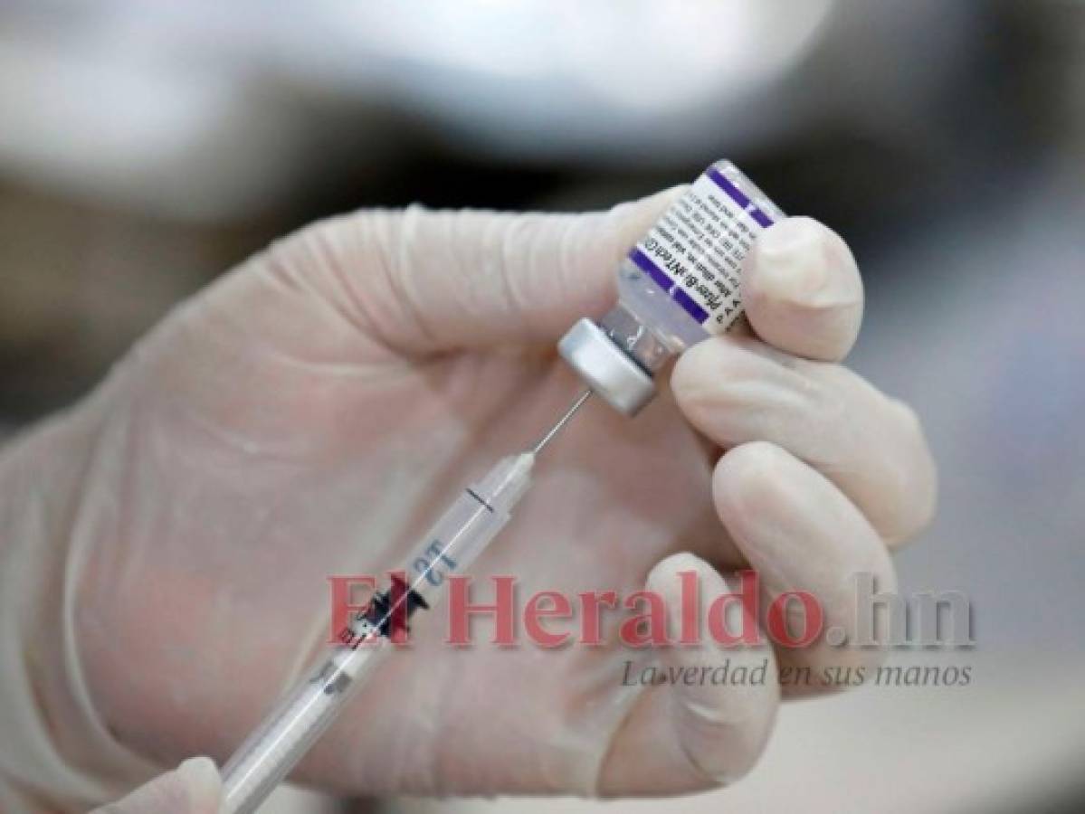Variante delta obligó a varios países a aplicar una tercera vacuna anticovid