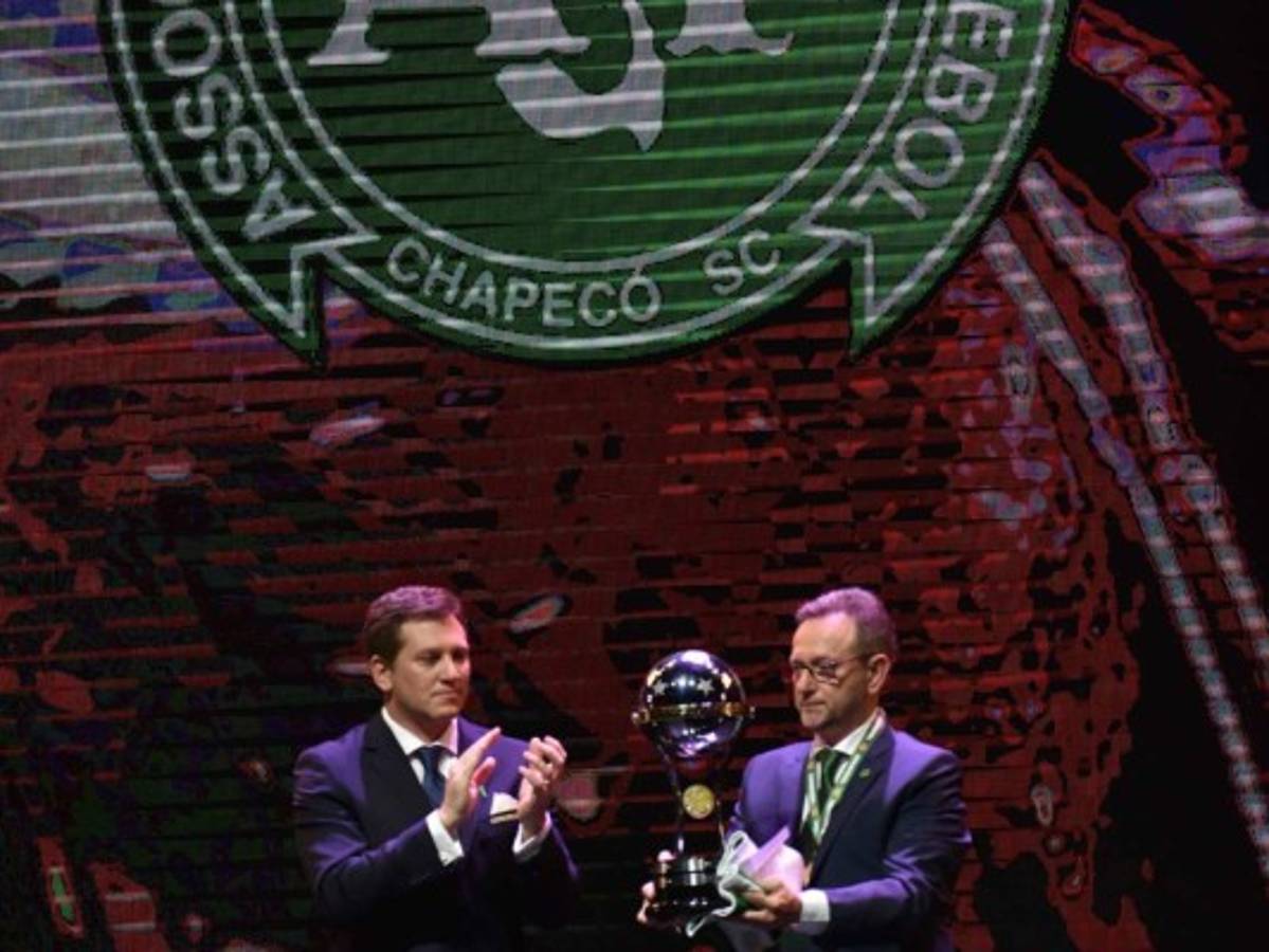 Emotivo homenaje al Chapecoense de Brasil en sorteo de Copa Libertadores 2017