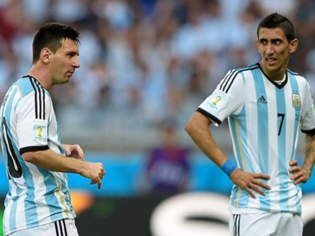 Leo Messi junto a Di María en una de sus actuaciones con Argentina. (AFP)