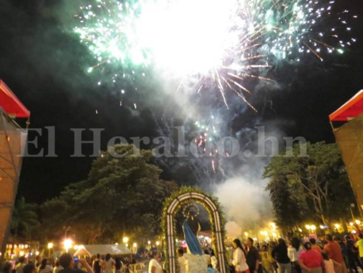 Comayagua celebra 479 años de fundación con juegos pirotécnicos