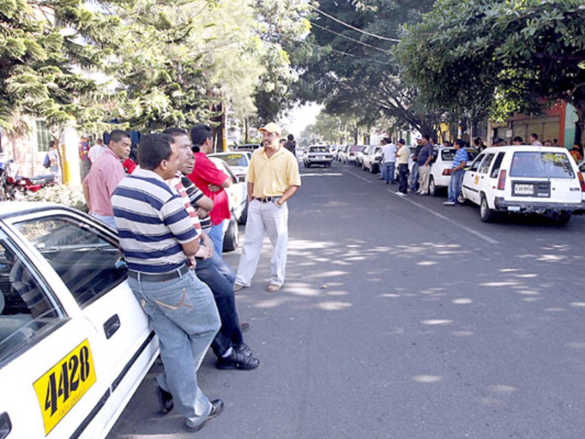 Taxistas exigen subsidio de 200 lempiras diarios