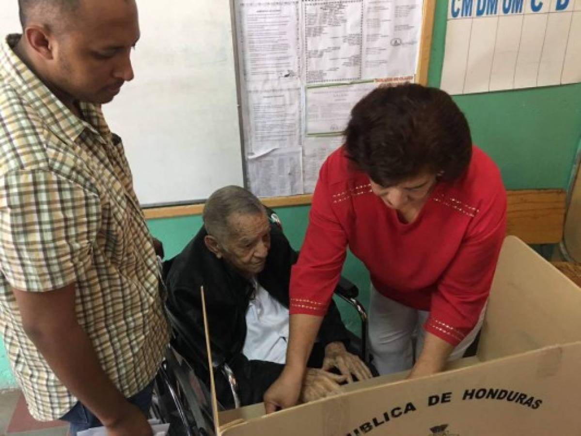 Grandes figuras de la política hondureña dan ejemplo de civismo