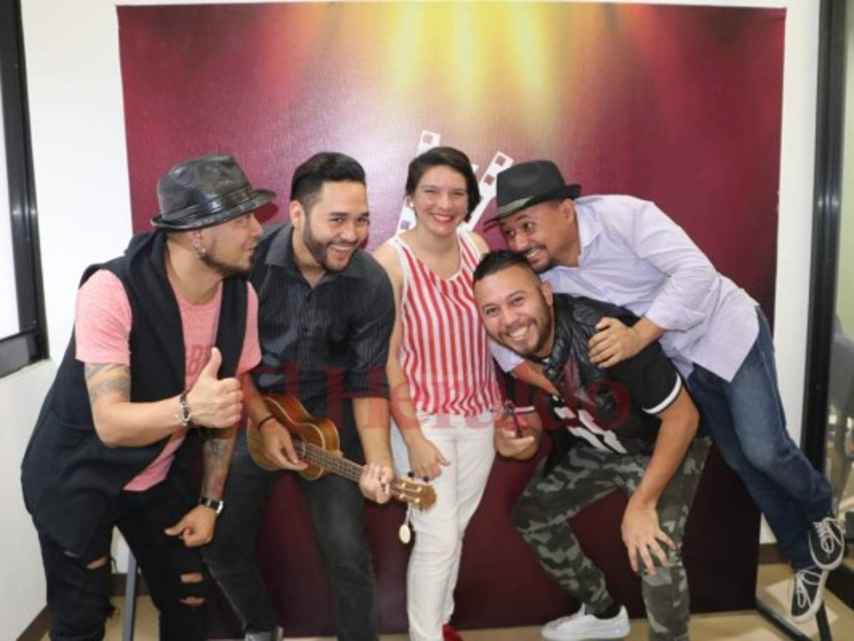 'Los Lakras' demuestran a simple luz la fabulosa relación que tienen.